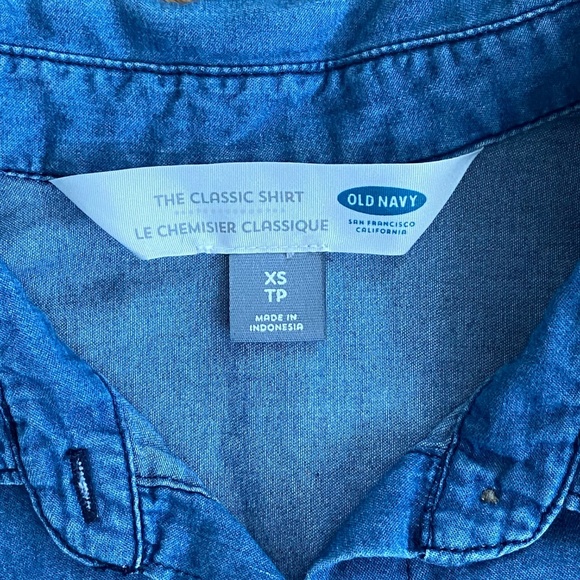 Old Navy The Classic Chambray Denim Button-Down Shirt Blue Long Sleeve Size XS - Picture 3 of 8